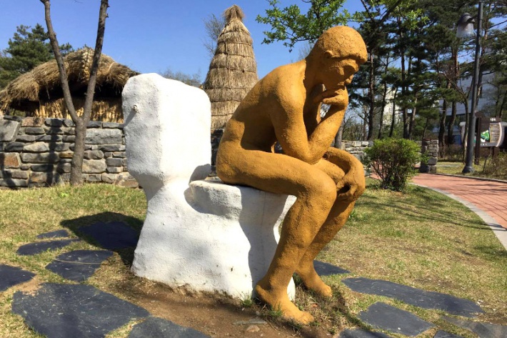 Szöuli wc-múzeum - Rodin Gondolkodója