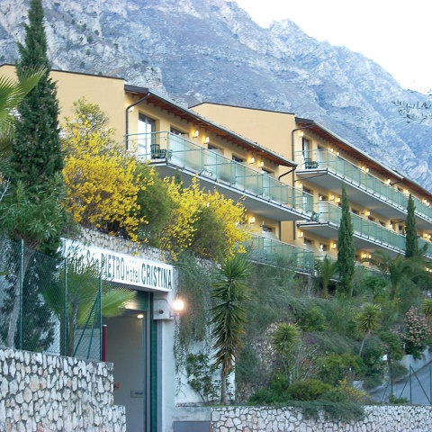 Garda-tó - Hotel San Pietro **** - Limone sul Garda