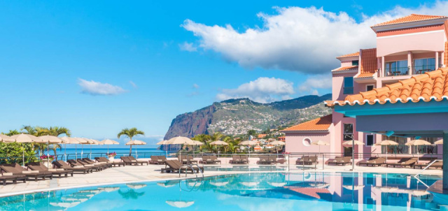 all-inclusive-hotel-funchal-near-beach-pool-overview