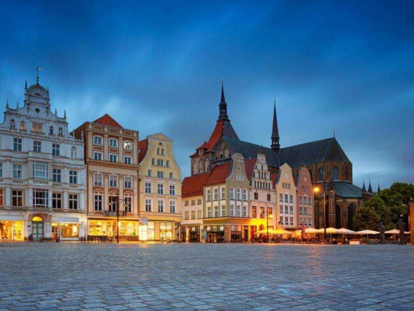 Észak-Németország: Hansa városok és a két tenger partján ***