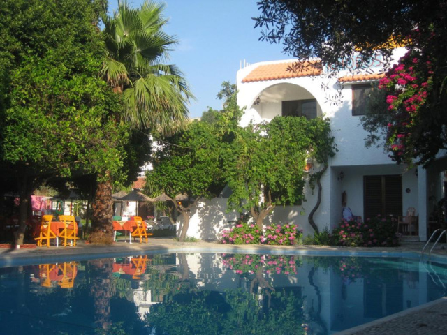 Oasis Hotel Bungalows***