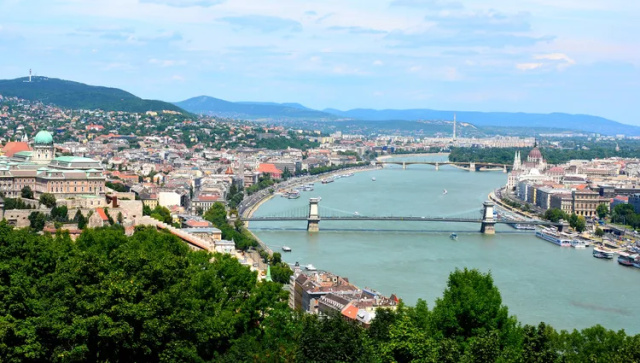 hongrie-danube-budapest-vue-parlement-stephane-pfleger