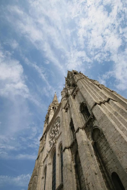 
PÁRIZS - VERSAILLES ÉS A LOIRE-VÖLGYI KASTÉLYOK - Louvre tárlatvezetéssel és a Reims-i katedrális
