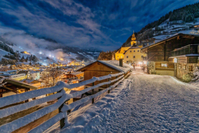 
ADVENT SALZBURGBAN ÉS A SALZKAMMERGUTI TÓVIDÉKEN - Hellbrunn karácsonyi vására, Zwölferhorn felvonóval, Sankt Wolfgang és Hallstat
