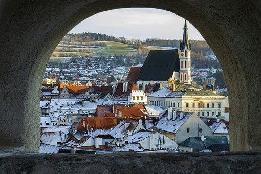 
ADVENTI DÍSZBEN PRÁGA, ČESKY KRUMLOV ÉS POZSONY - Telč és Hluboká várkastélya, esti hajózás a Moldván vacsorával
