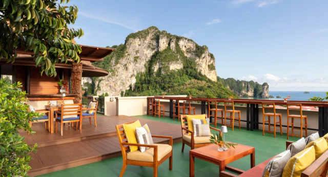 avani_ao_nang_cliff_krabi_resort_barlounge_the_peak_bar_1920x1037