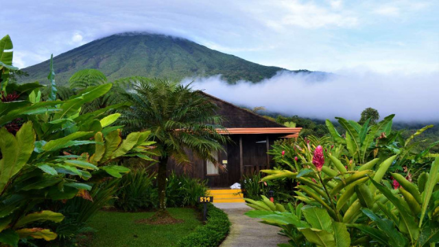 
COSTA RICA - FELHŐERDŐK, VULKÁNOK, GAZDAG PARTOK
