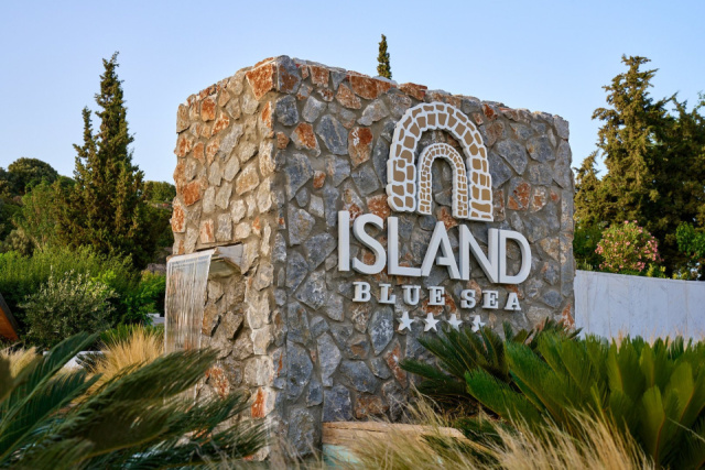 
Blue Sea Island
