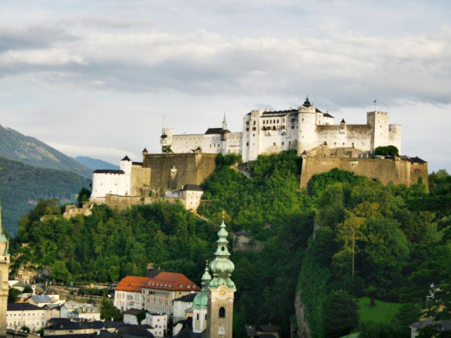 
Sasfészek és Salzburg, Ausztria, Németország
