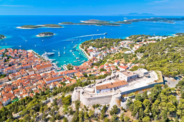 
HVAR szigeti VAKÁCIÓ nyaralással
