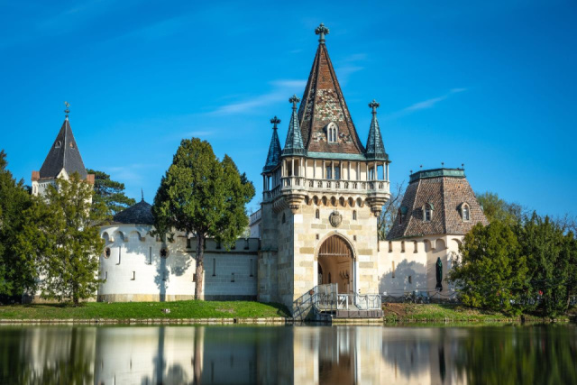 
LAXENBURG ÉS LIECHTENSTEIN
