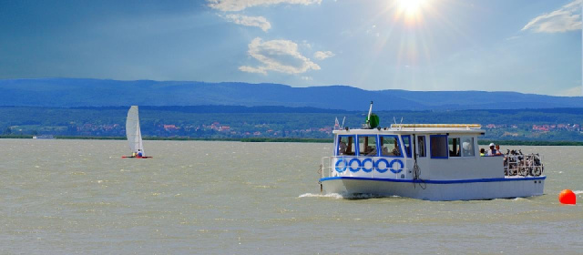 
ZENEI KALANDOK - HAJÓZÁS A FERTŐ-TAVON
