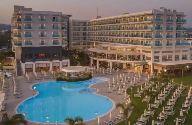 Ciprus - NissiBlu Beach Hotel ***** - Ayia Napa   