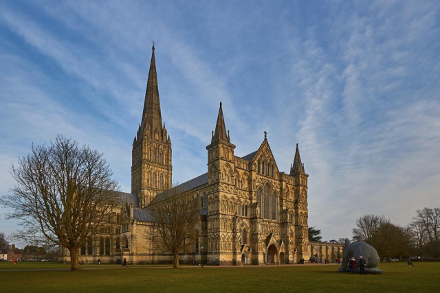 
LONDON REPÜLŐVEL - Tower, Stonehenge és Salisbury. Hajóval a Temzén
