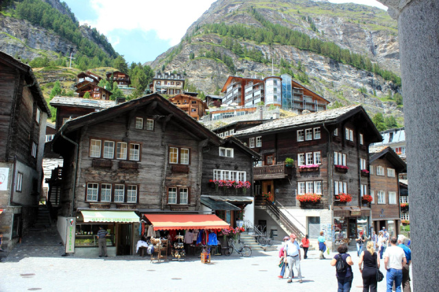 
SVÁJC NAGYKÖRUTAZÁS - A SVÁJCI ALPOK LEGSZEBB ÚTJAIN - A svájci Riviéra, a gleccserek világa. Európa teteje, a Mont Blanc panoráma
