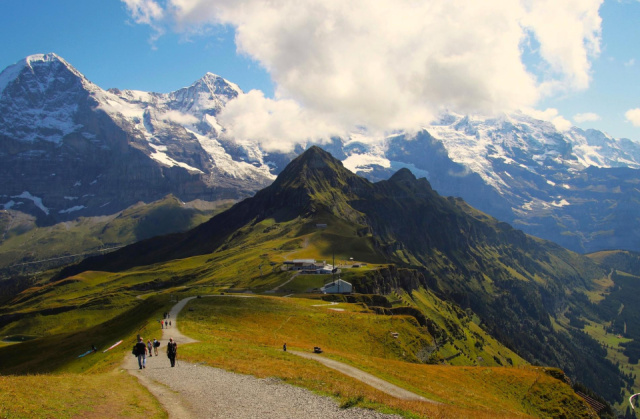 
A SVÁJCI ALPOK LEGSZEBB CSÚCSAI - A Pilátus és a Jungfrau világa, Ticino mediterrán tóvidéke: Luganoi, Comoi- és a Garda-tó
