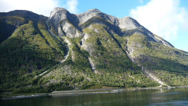 hardanger-fjord-4842073_1280