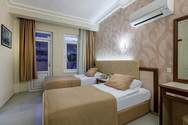 
May Flower Hotel
