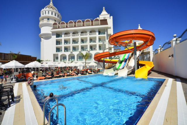 
Hotel Crown Serenity
