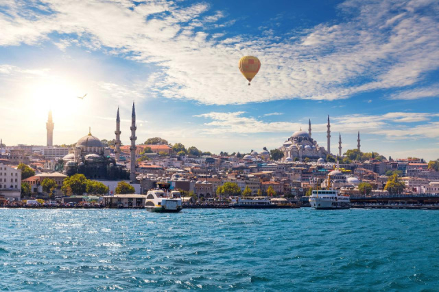 
ISZTAMBUL PÜNKÖSDKOR
