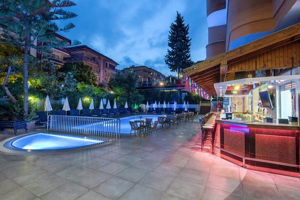 
May Flower Hotel
