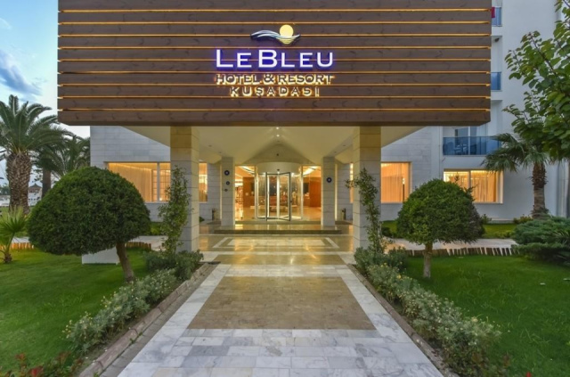 
LE BLEU

