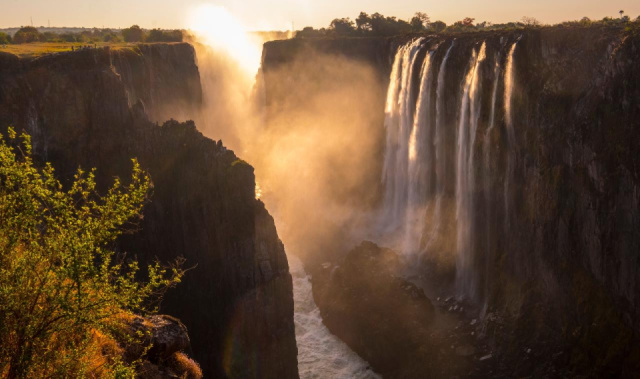 
AZ IGAZI DÉL-AFRIKA ÉS A VIKTÓRIA-VÍZESÉS
