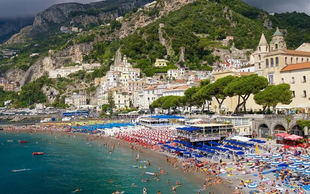 
Amalfi partvidék csodái-Nápoly-Capri-Sorrentoi félsziget  6 nap/5 éj repülő
