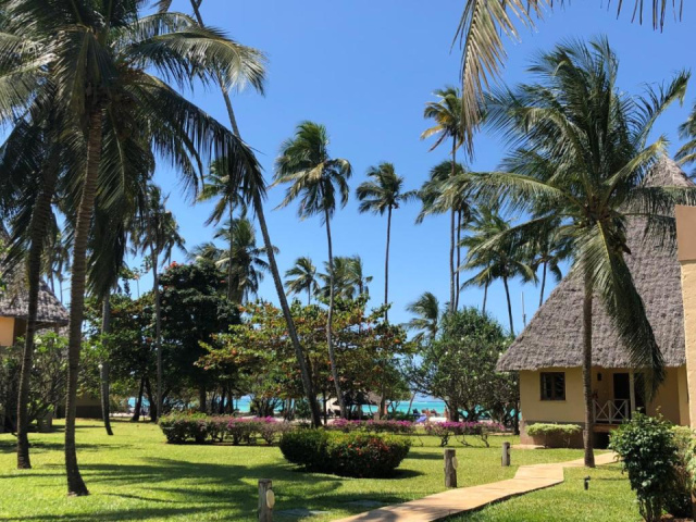 Neptune Paradise Resort****, AI