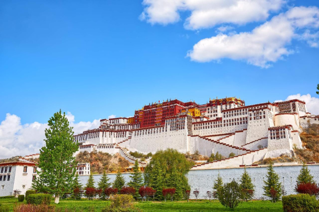 
SANGHAJ – PEKING – LHASA – XI’AN
