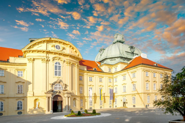 
ADVENT KLOSTERNEUBURGBAN
