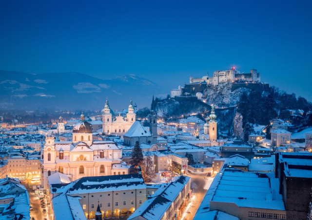 
ADVENT SALZBURGBAN ÉS A SALZKAMMERGUTI TÓVIDÉKEN - Hellbrunn karácsonyi vására, Zwölferhorn felvonóval, Sankt Wolfgang és Hallstat
