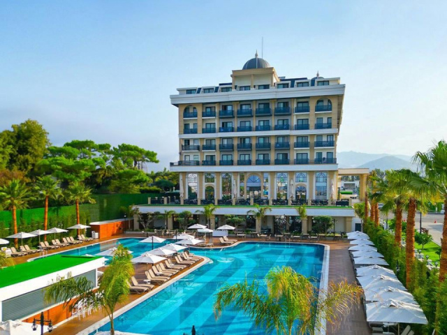 Serenity Queen Hotel*****