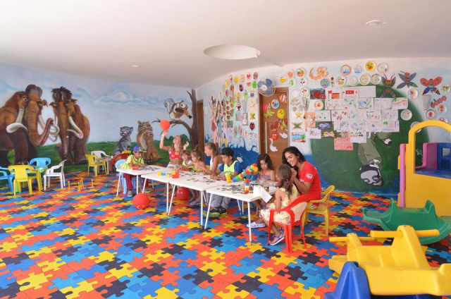 Grand Blue Sky International****