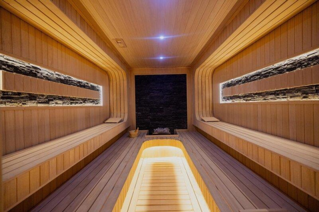 Granada Luxury Red 16+***** - UAI