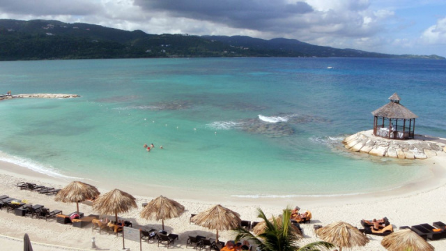 
COSTA RICA, JAMAICAI PIHENÉSSEL
