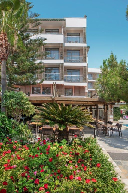 Trendy Side Beach**** - AI 16+