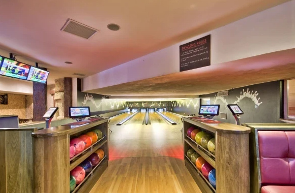 
db Seabank Resort + Spa
