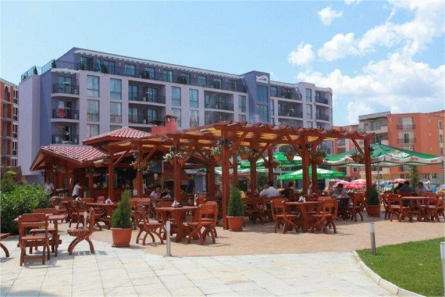 
Holiday Complex Rainbow 4
