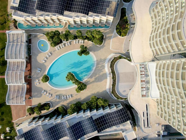 
Radisson Beach Resort Larnaca
