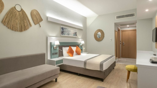 Arcanus Hotels Trendline Side***** - UAI