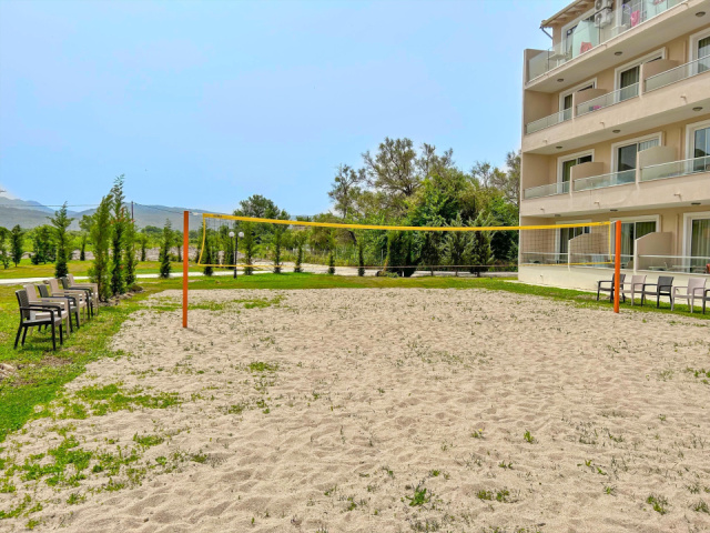 
ANGELA BEACH FAMILY DELUXE
