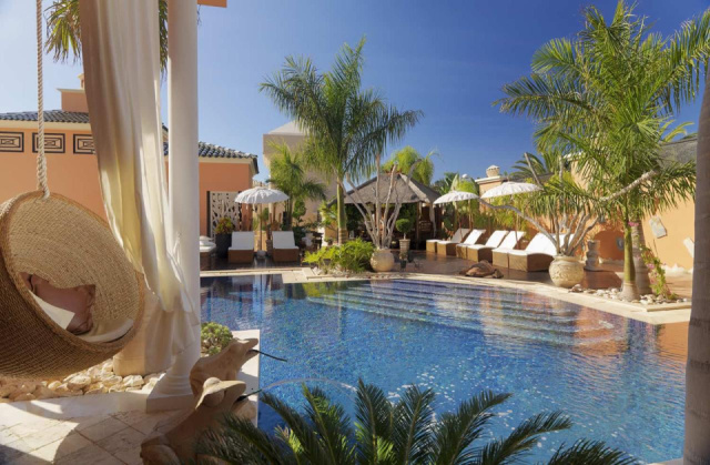 
Hotel Royal Garden Villas
