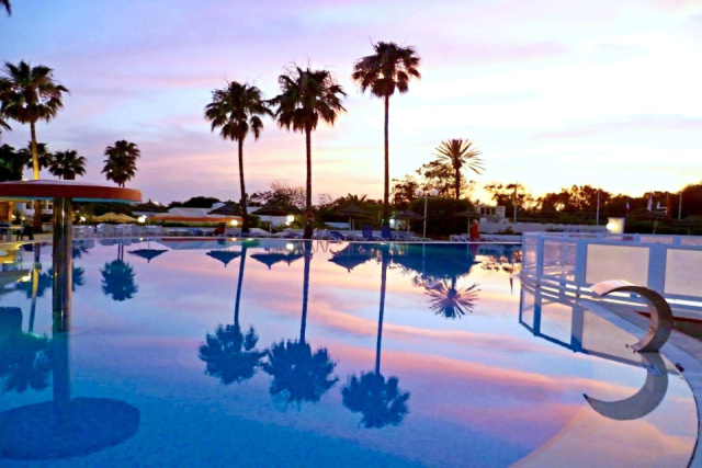 
CLUB TROPICANA
