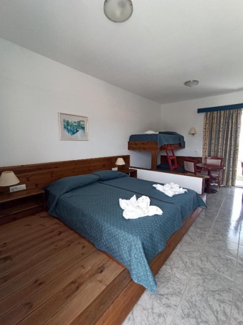 
Summer Dream Hotel
