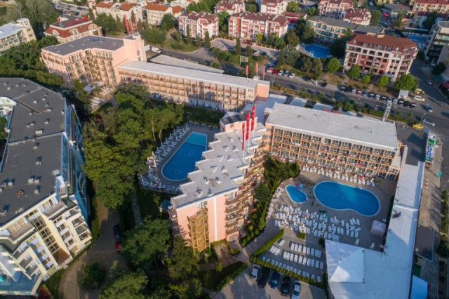 
Bulgária repülővel Budapestről 2026 8 nap/7 éj-Napospart - Riva Park
