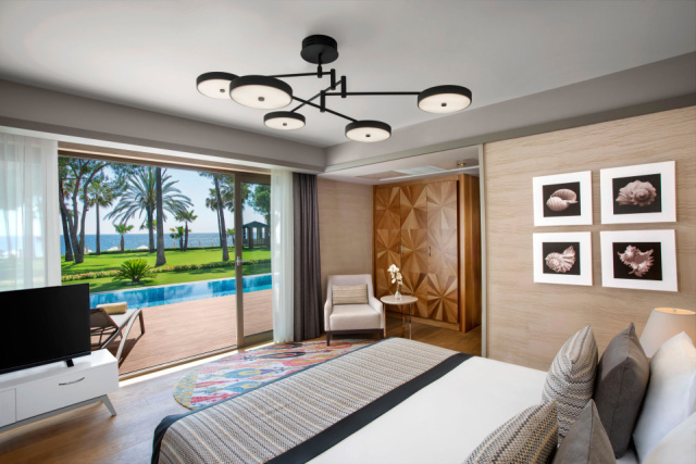 
Acanthus & Cennet Barut Collection
