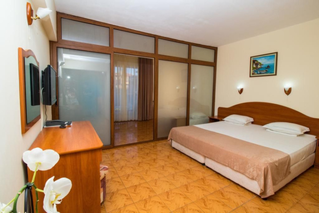 
Bulgária repülővel Debrecenből 2026 8 nap/7 éj-Szozopol - Hotel Sunny
