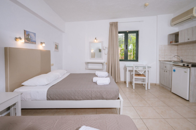 
Dionysos Apartments & Studios
