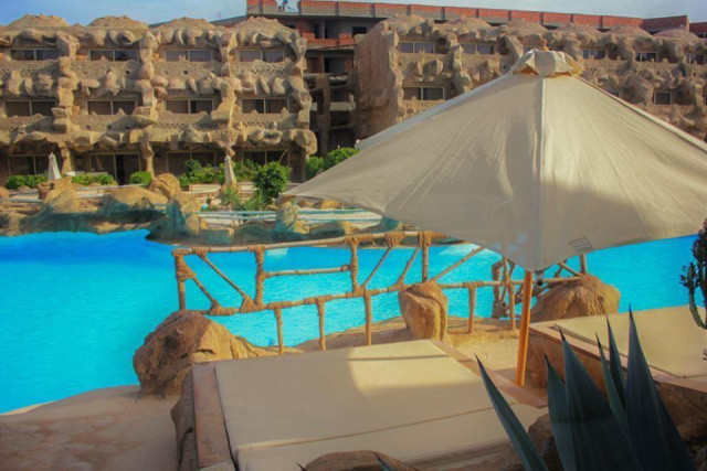 
Caves Beach Resort +16
